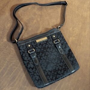 Tommy Hilfiger Cross Body Bag Purse Black ✨ 3 /$13 ✨
